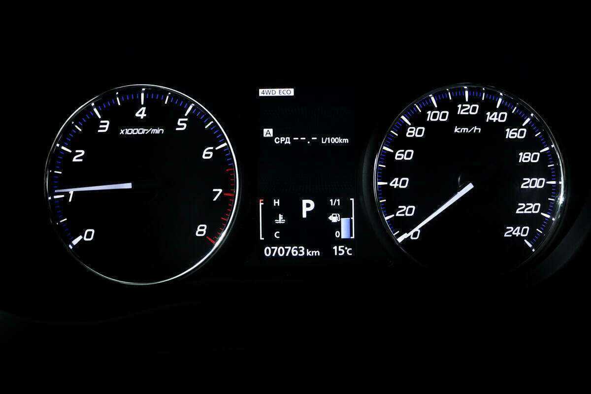 Б/У Митсубиши Оутлэндер 2015 года. Фото: #9