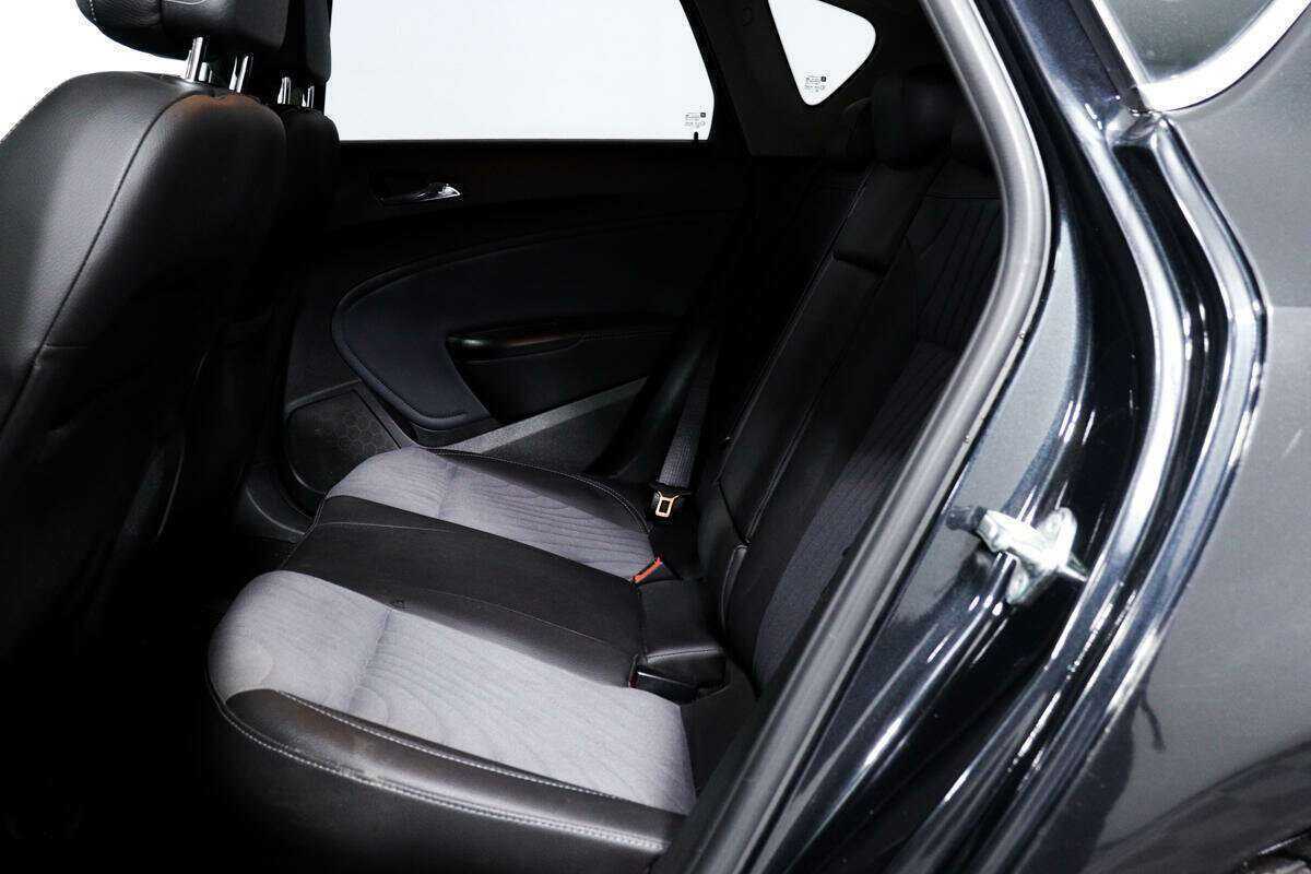 Б/У Опель Астра 2014 года. Фото: #11