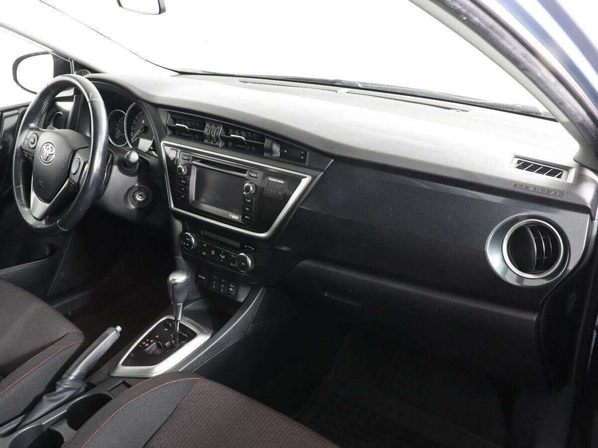 Б/У Тойота Аурис 2013 года. Фото: #9