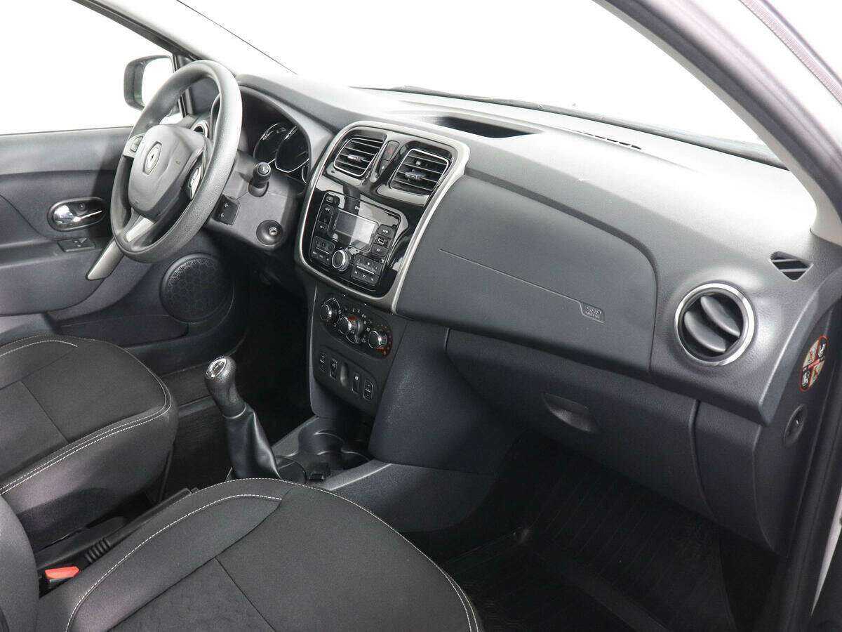 Б/У Рено Логан 2018 года. Фото: #5