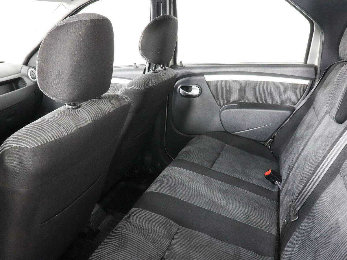 Б/У Рено Логан 2012 года. Фото: #11