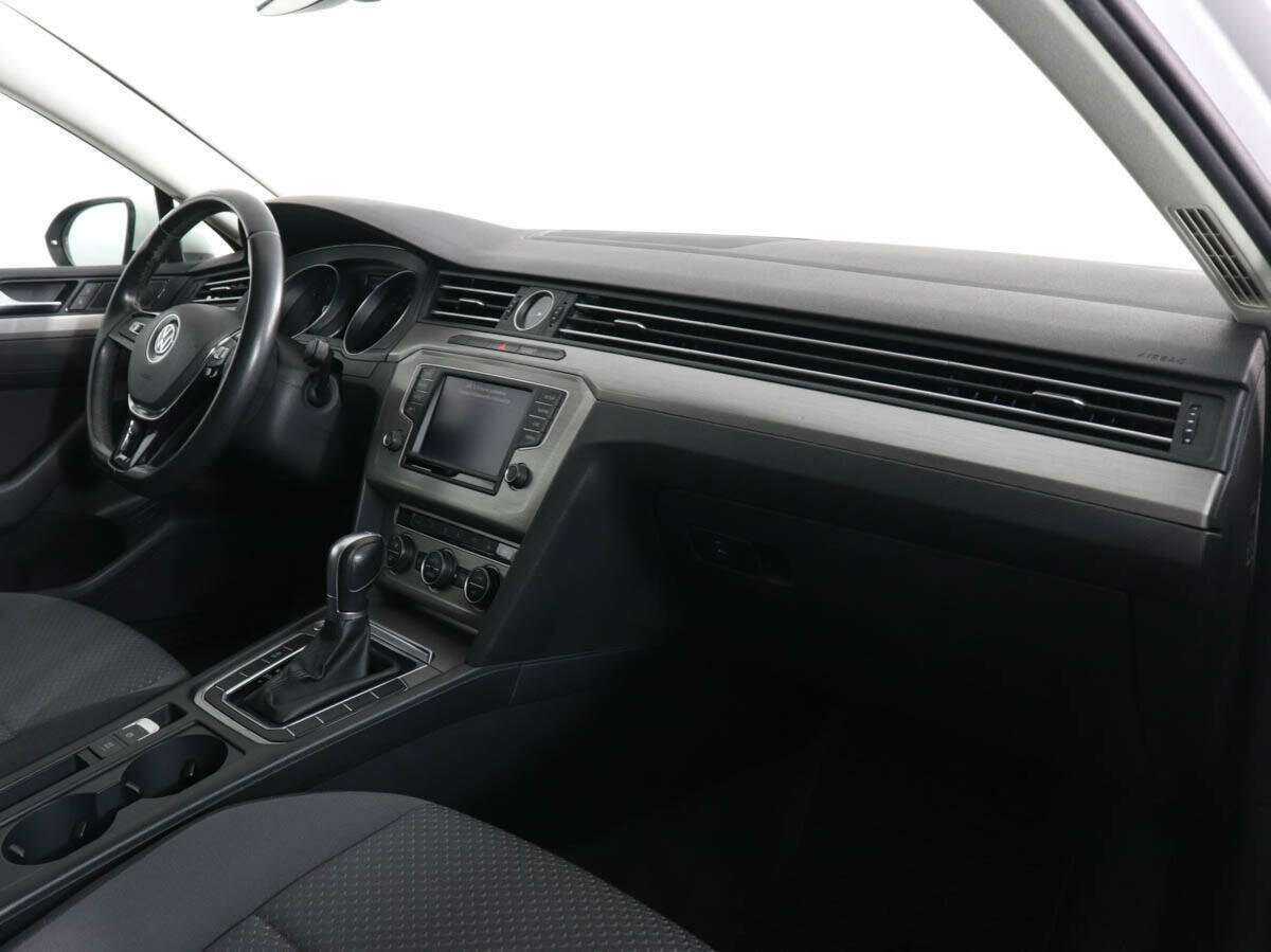 Б/У Фольксваген Пассат 2016 года. Фото: #9