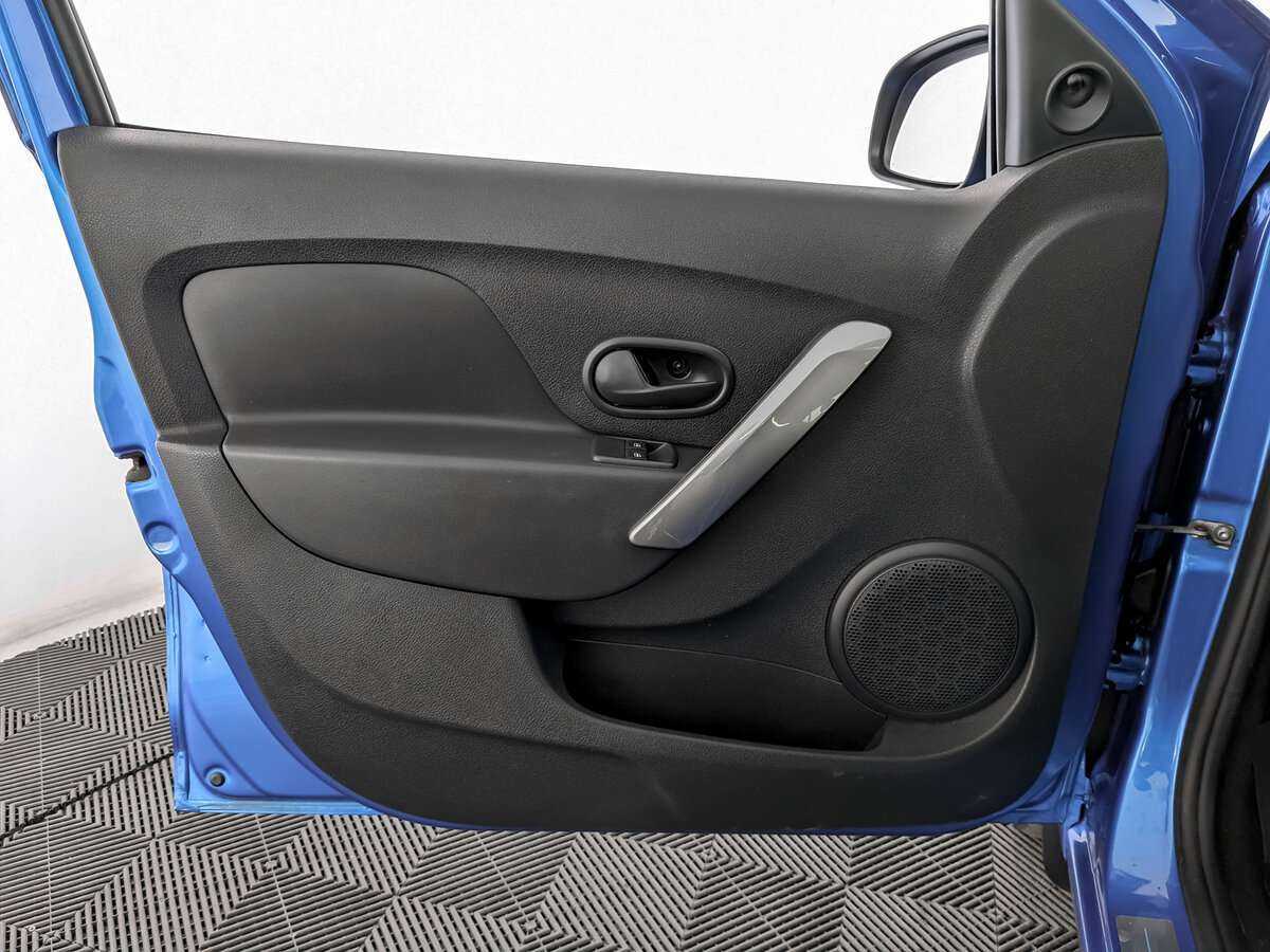 Б/У Рено Логан 2017 года. Фото: #14