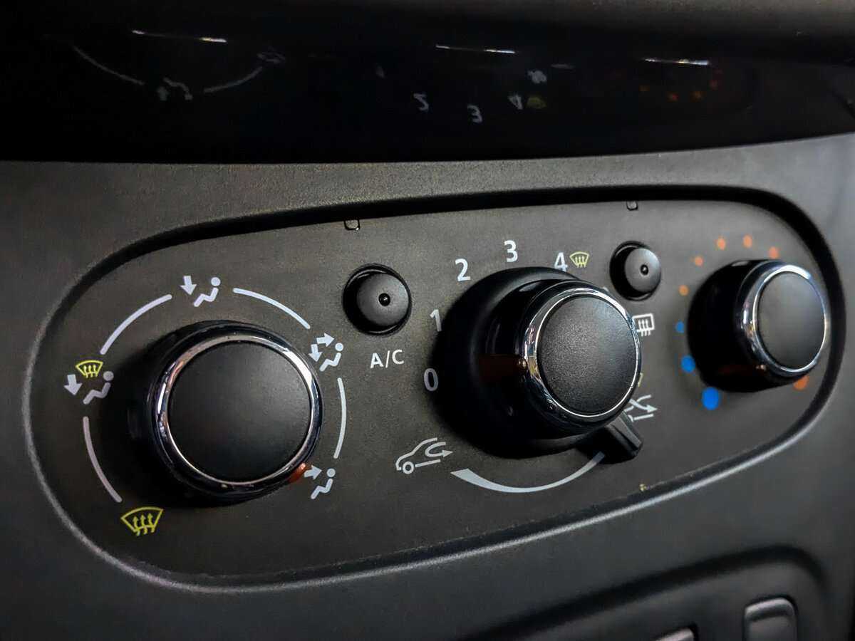 Б/У Рено Логан 2017 года. Фото: #20