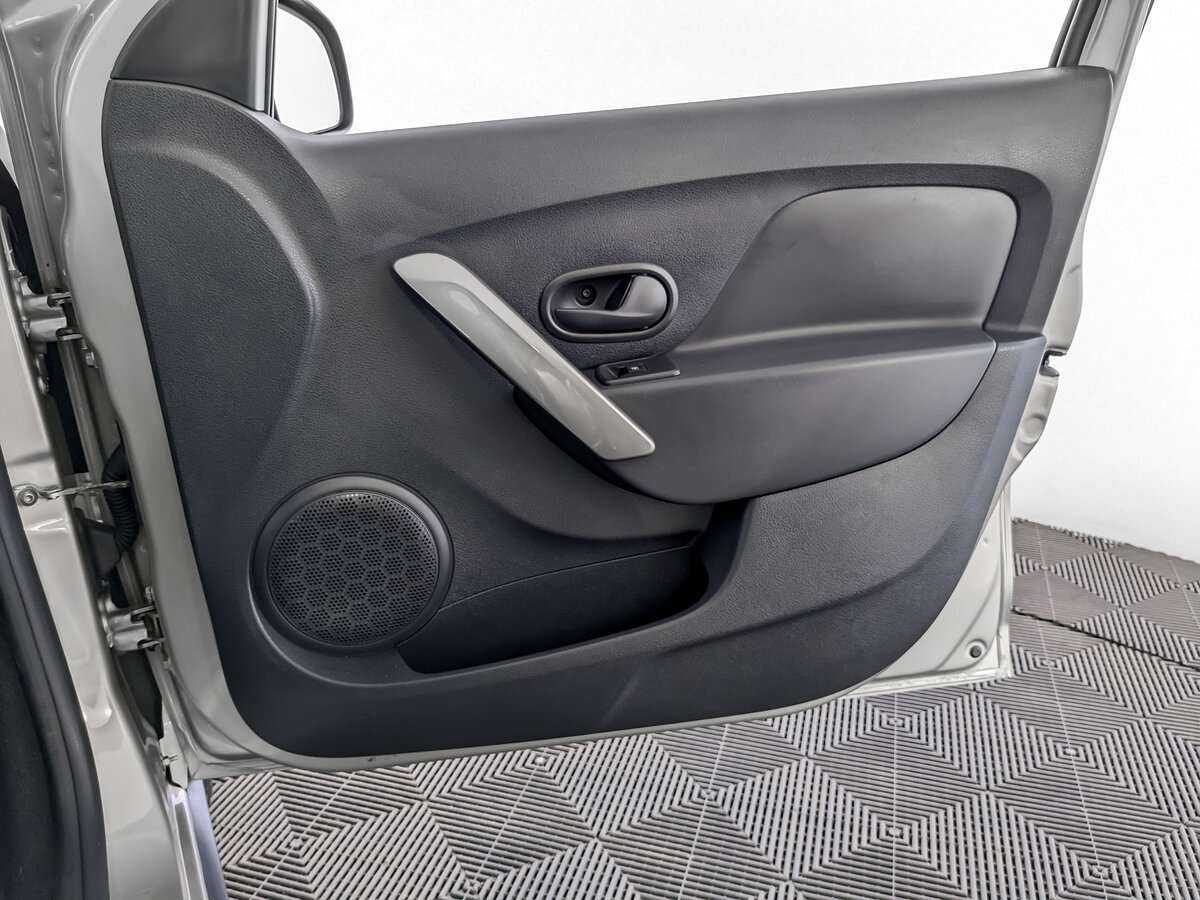 Б/У Рено Сандеро 2021 года. Фото: #21