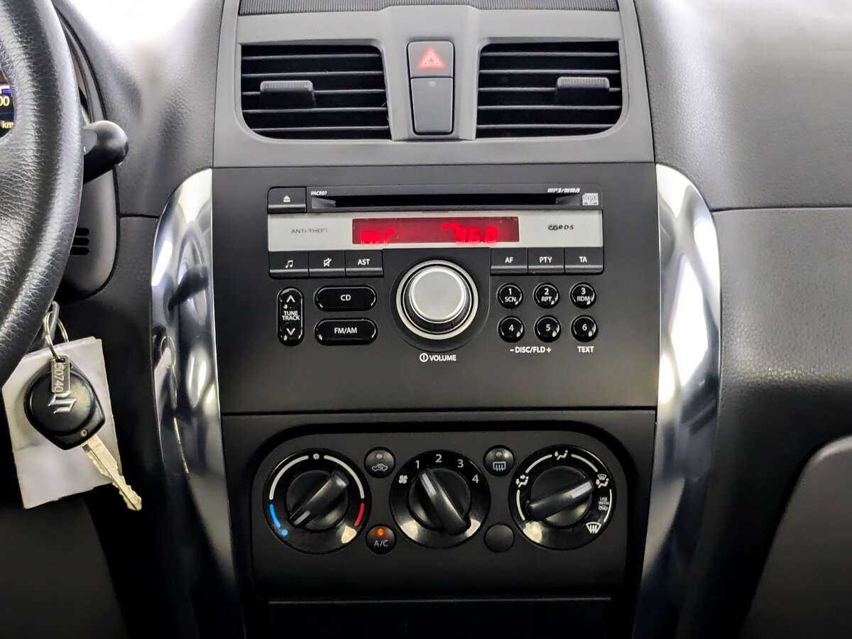 Б/У Сузуки С-Икс4 2013 года. Фото: #12