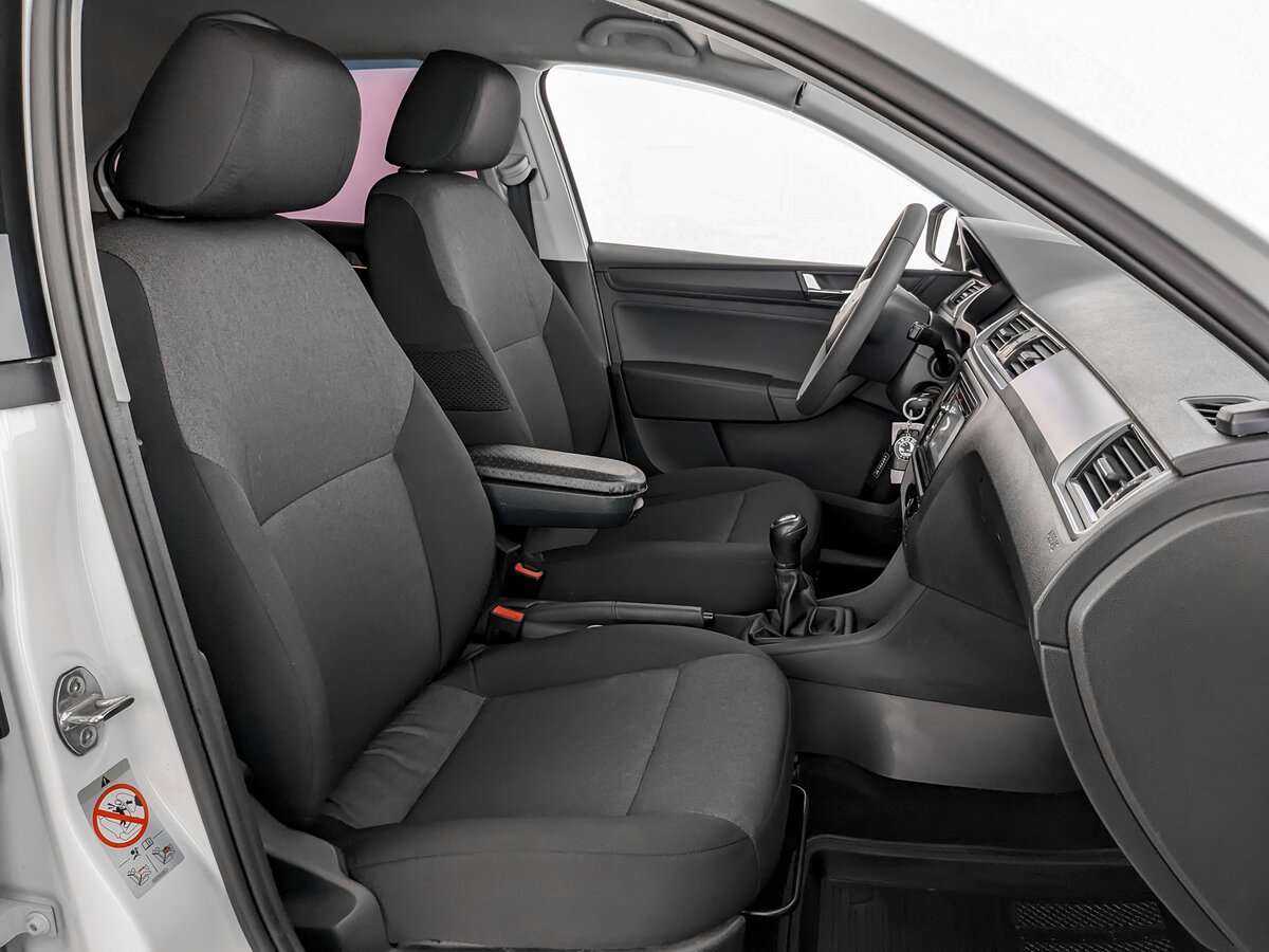 Б/У Шкода Рапид 2017 года. Фото: #18