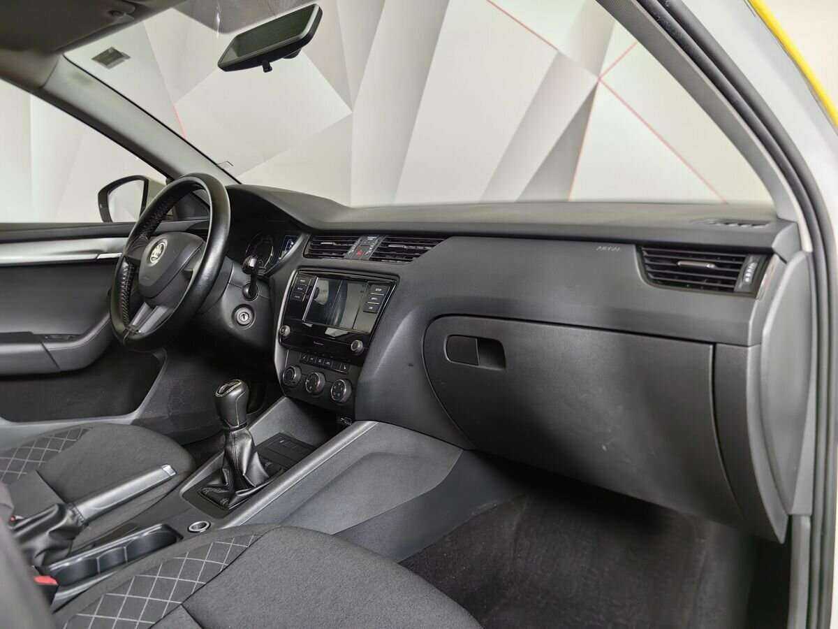 Б/У Шкода Октавия 2019 года. Фото: #8