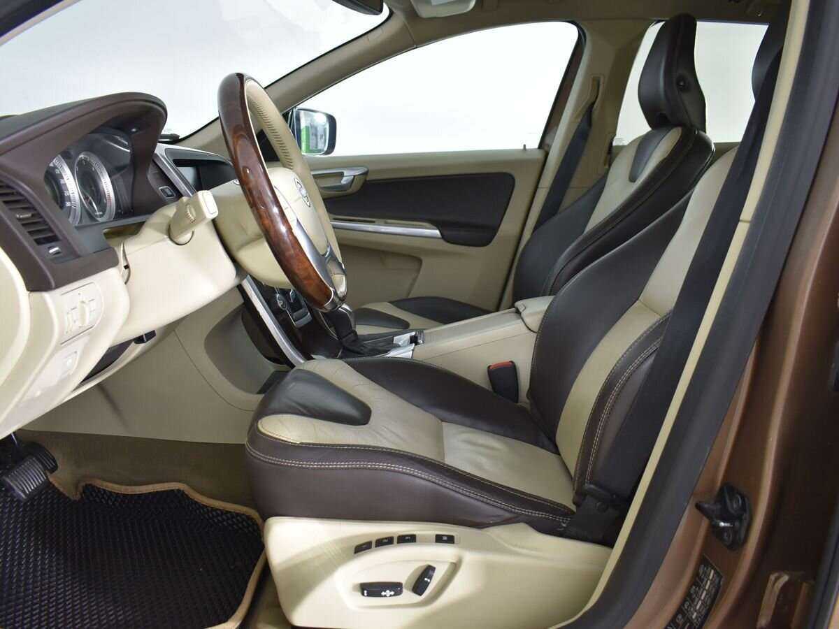 Б/У Вольво ИксЦ60 2013 года. Фото: #7