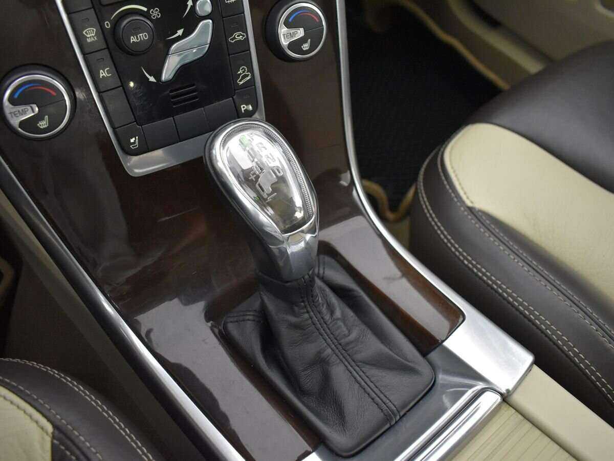 Б/У Вольво ИксЦ60 2013 года. Фото: #13