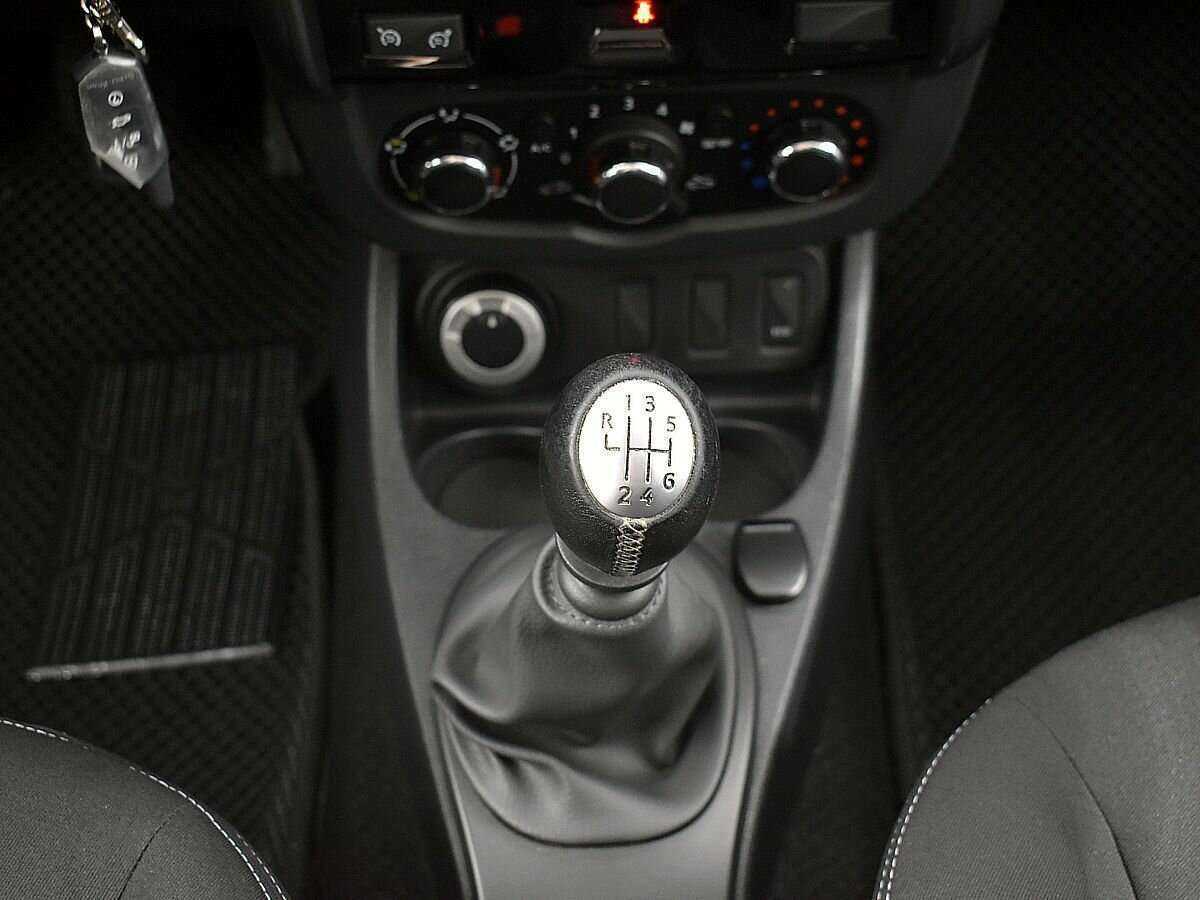 Б/У Рено Дастер 2017 года. Фото: #13