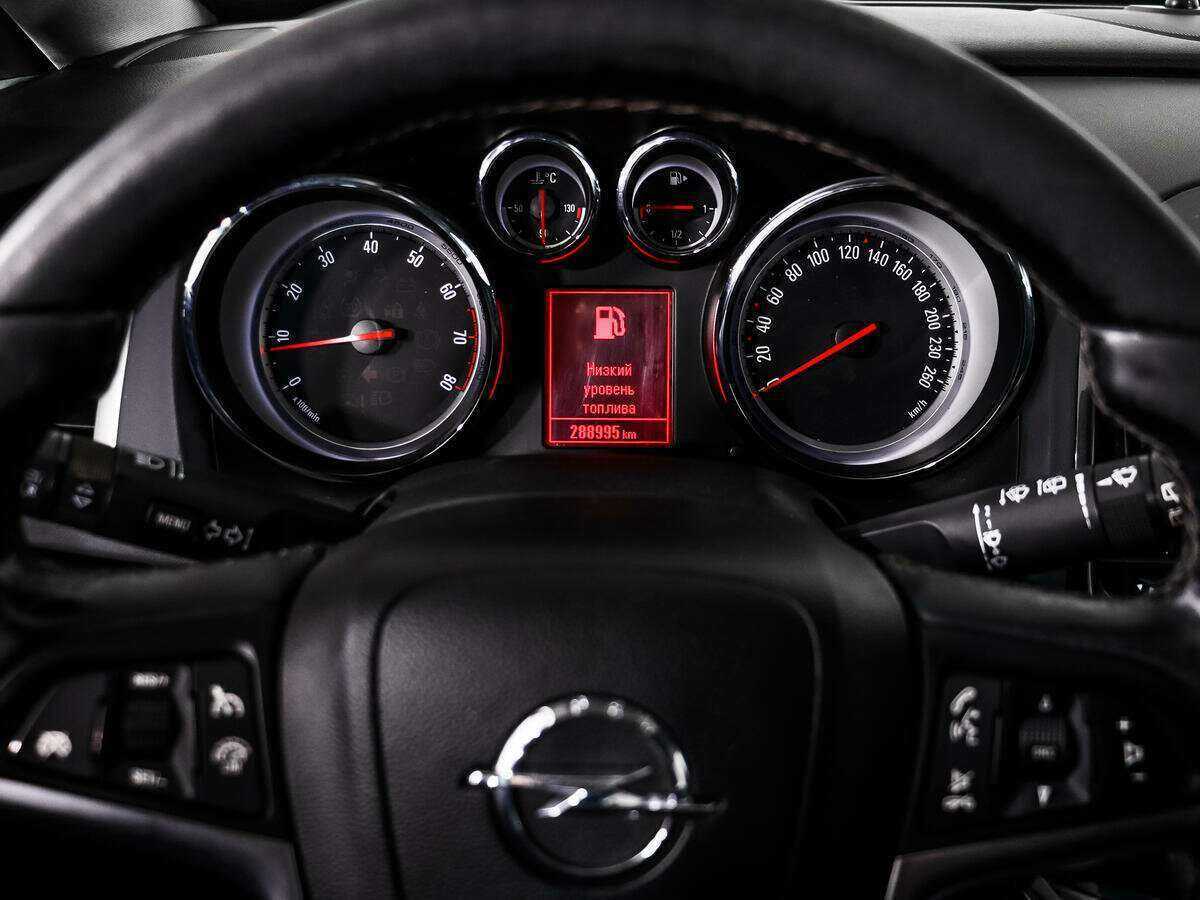 Б/У Опель Астра 2013 года. Фото: #14