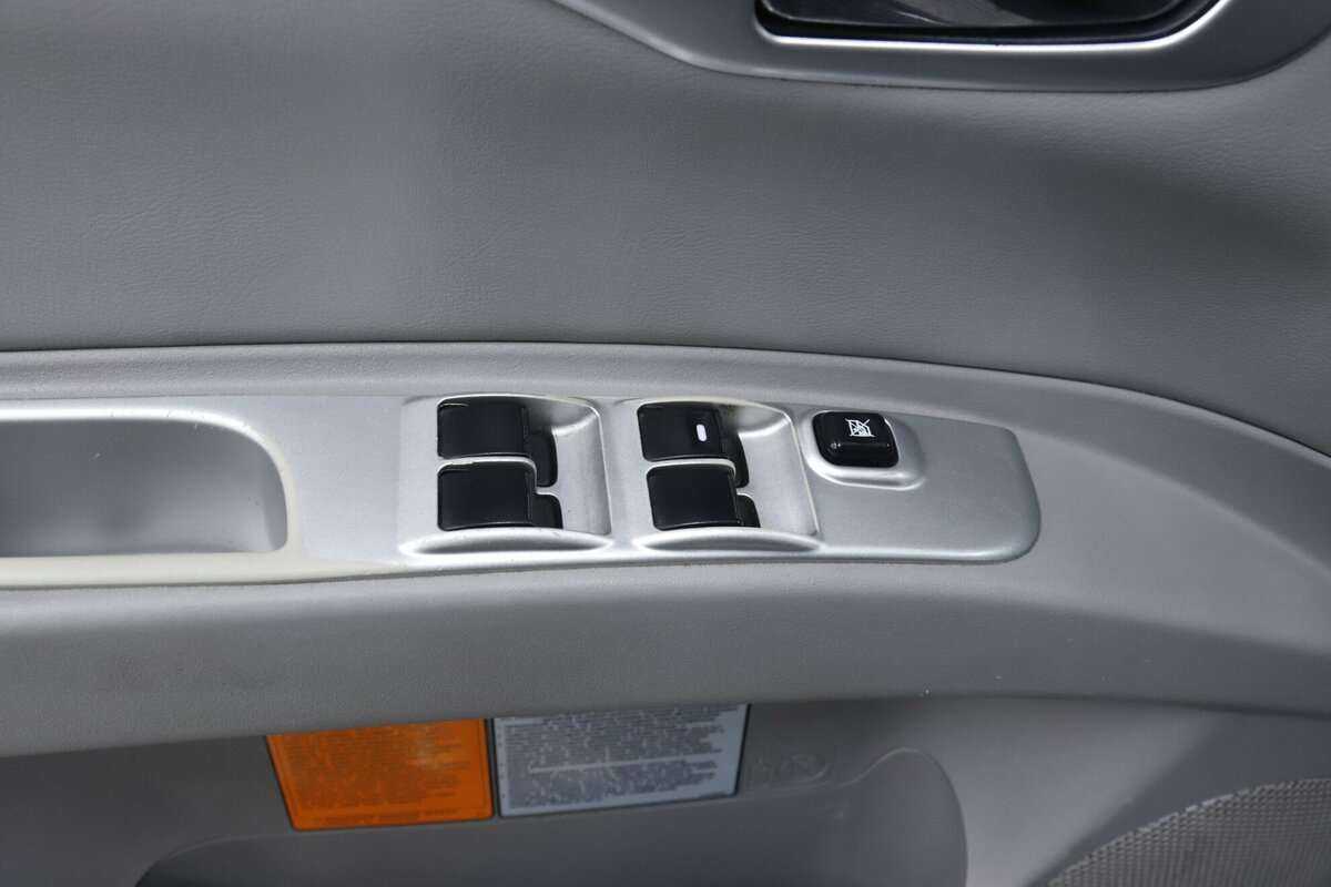 Б/У Митсубиши Паджеро Спорт 2015 года. Фото: #9