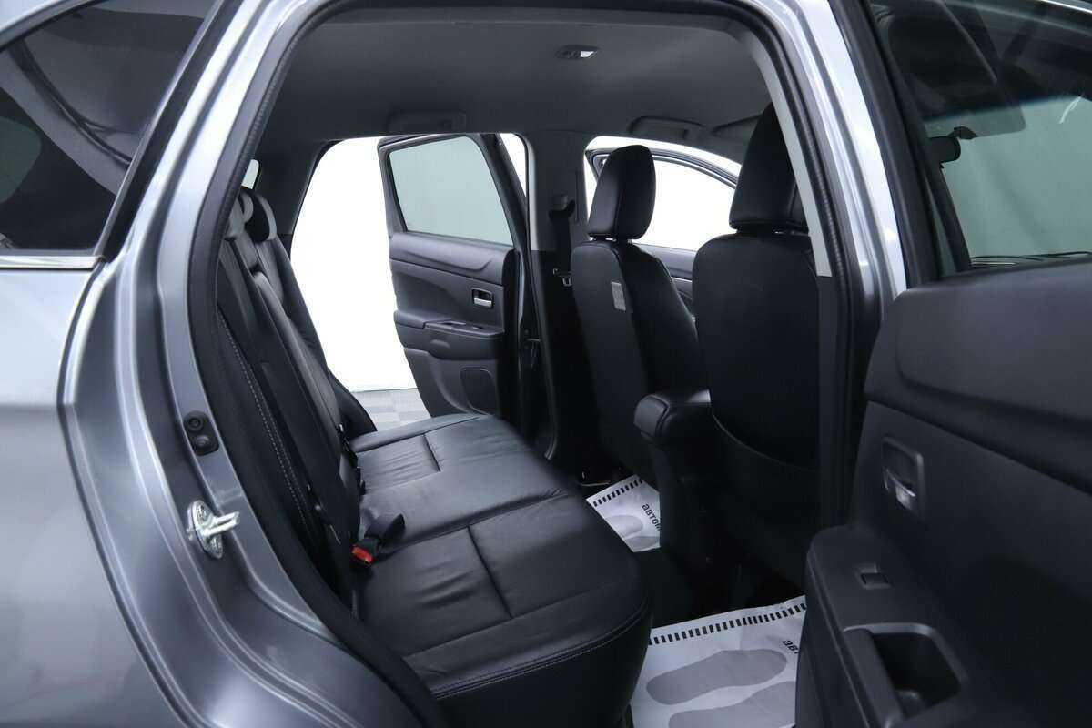 Б/У Митсубиши АС-Икс 2015 года. Фото: #15