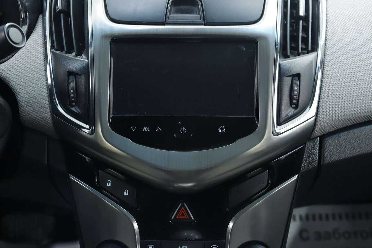 Б/У Шевроле Круз 2015 года. Фото: #12