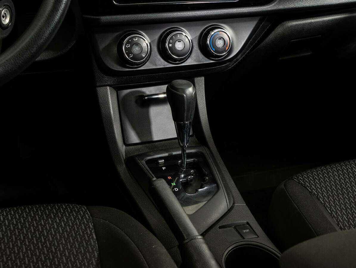 Б/У Тойота Королла 2014 года. Фото: #9