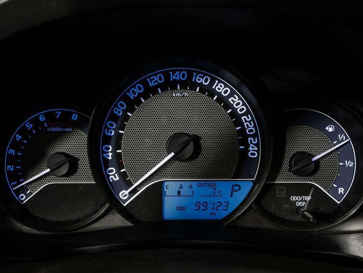 Б/У Тойота Королла 2014 года. Фото: #12