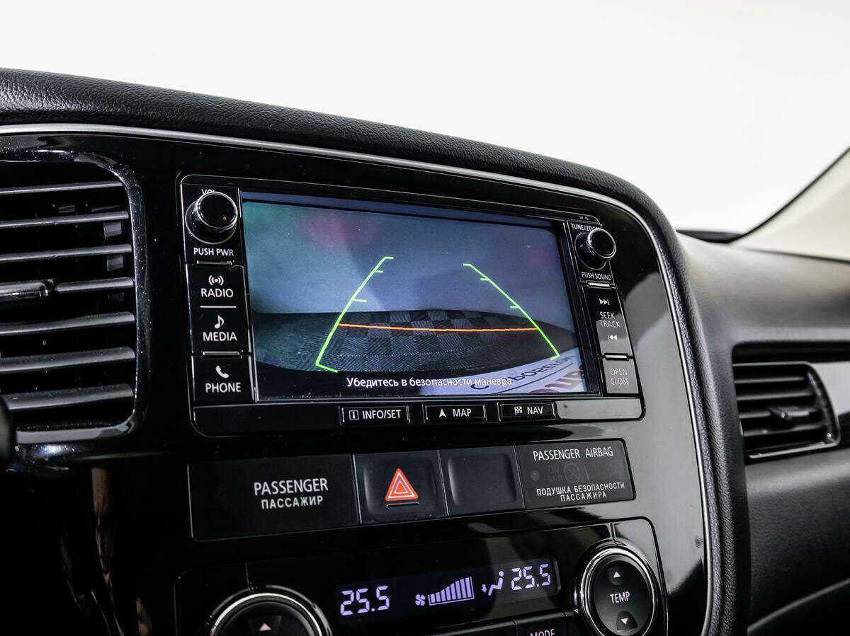 Б/У Митсубиши Оутлэндер 2016 года. Фото: #14