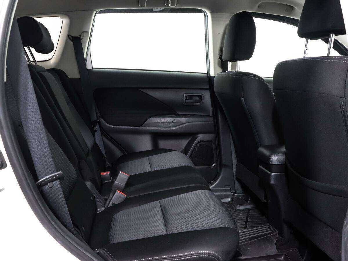 Б/У Митсубиши Оутлэндер 2018 года. Фото: #12