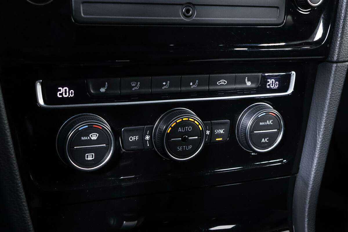 Б/У Фольксваген Гольф 2013 года. Фото: #16