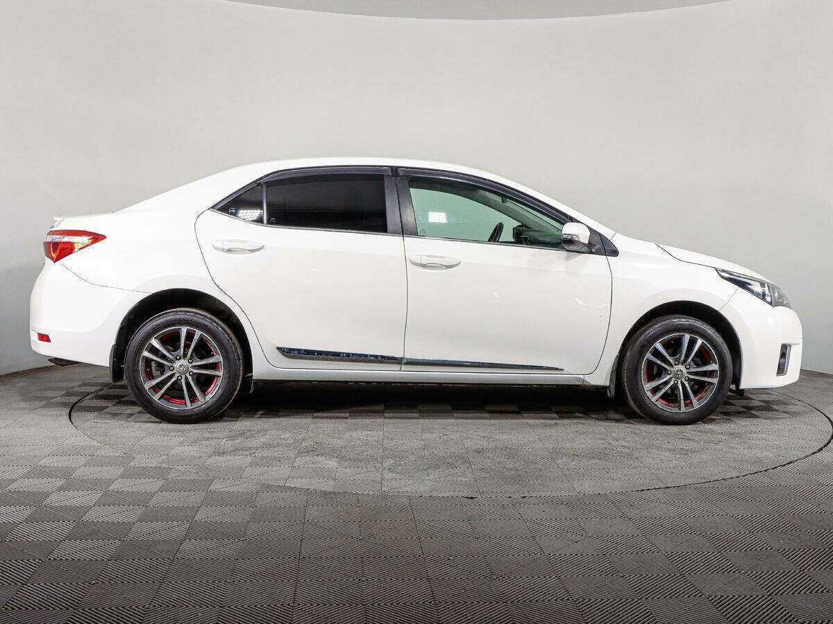 Б/У Тойота Королла 2014 года. Фото: #3