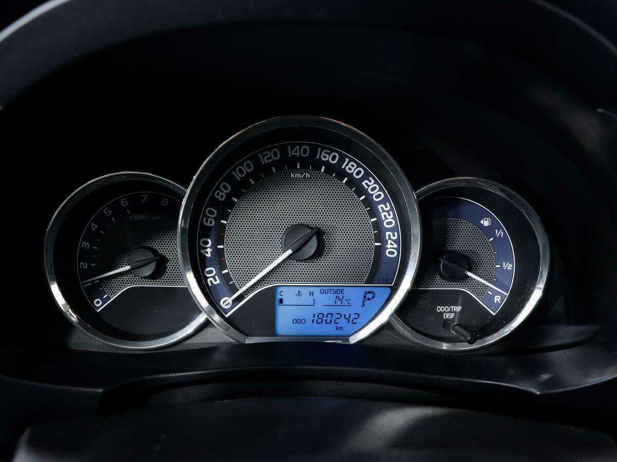 Б/У Тойота Королла 2014 года. Фото: #14