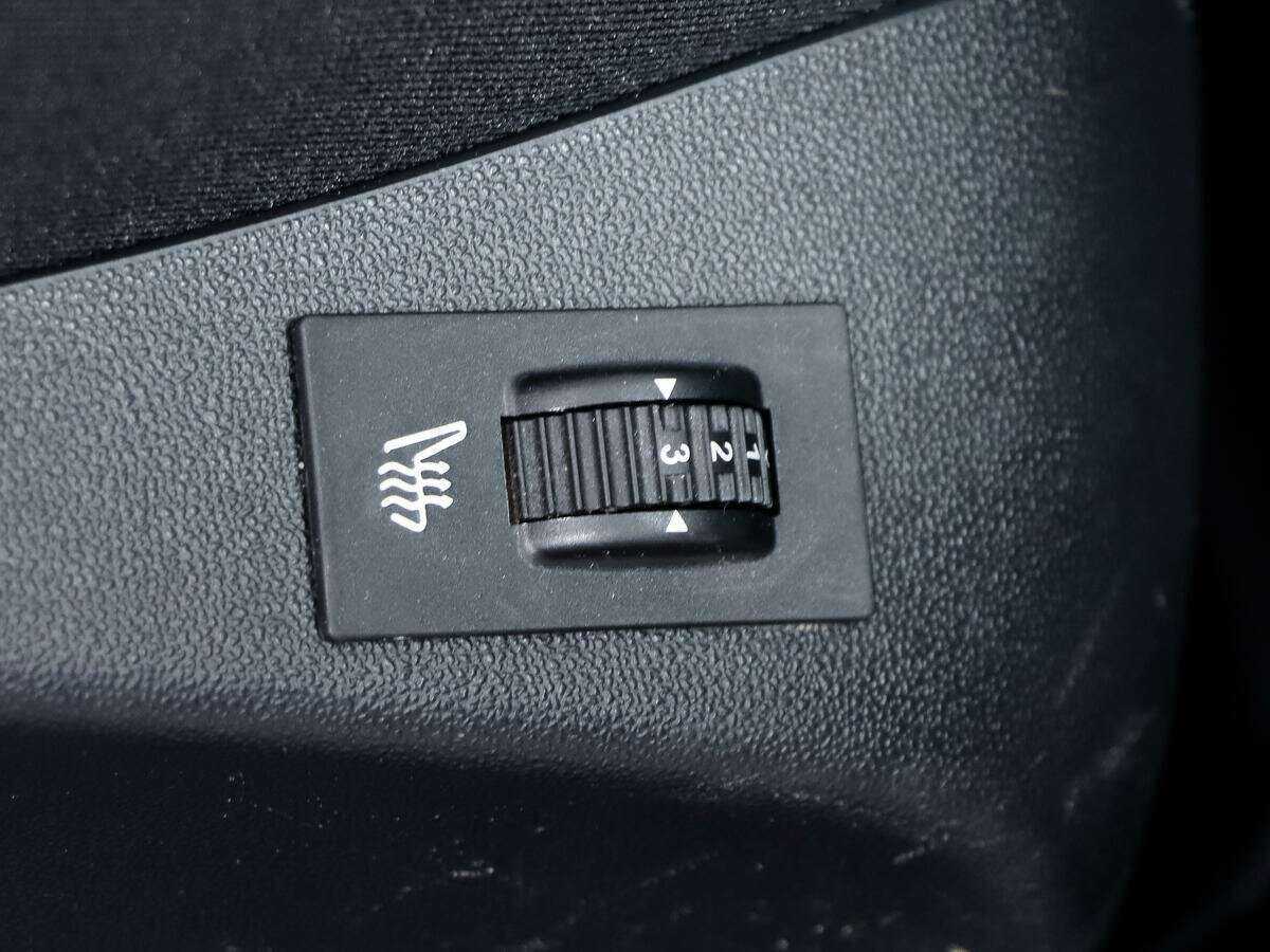 Б/У Пежо 208 2013 года. Фото: #12