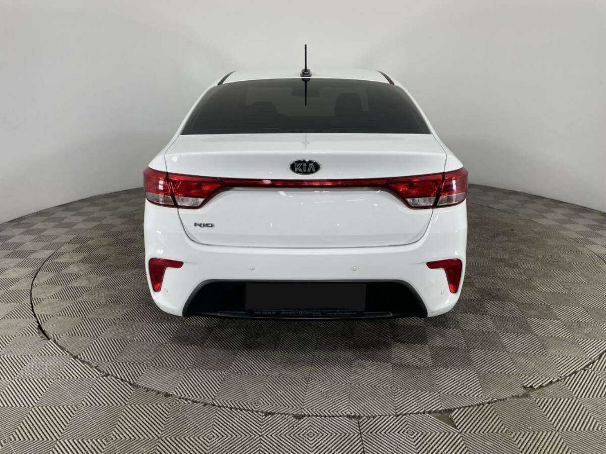 Б/У Киа Рио 2018 года. Фото: #2