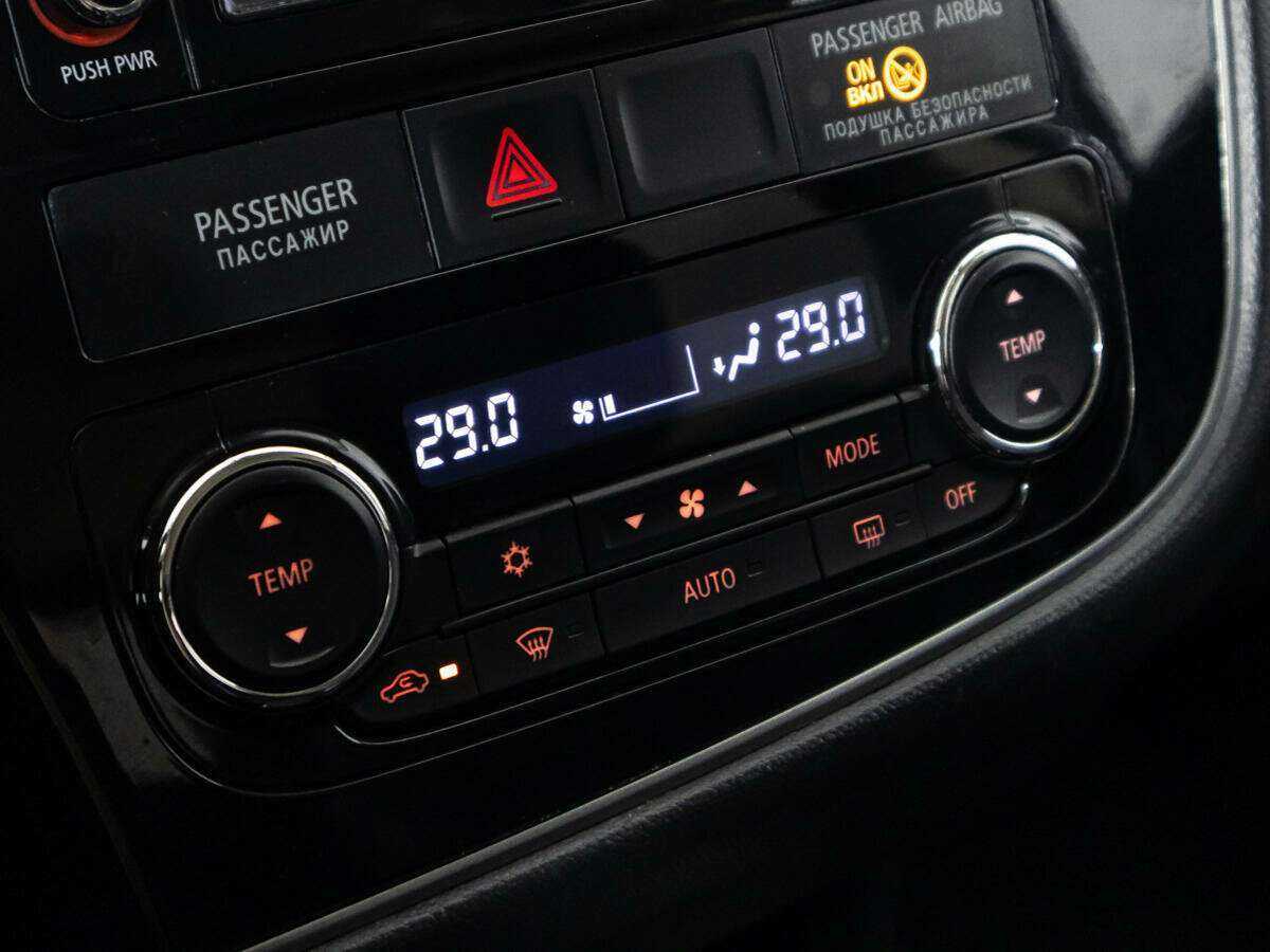 Б/У Митсубиши Оутлэндер 2017 года. Фото: #16