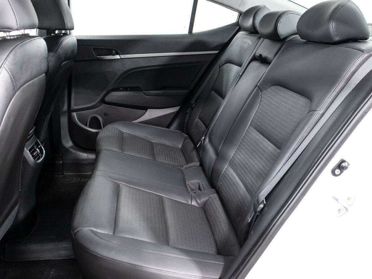 Б/У Хендай Елантра 2016 года. Фото: #9