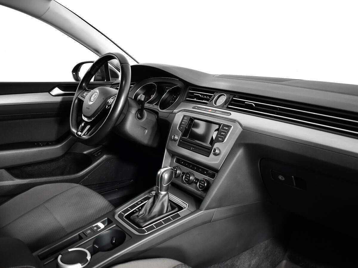 Б/У Фольксваген Пассат 2017 года. Фото: #8