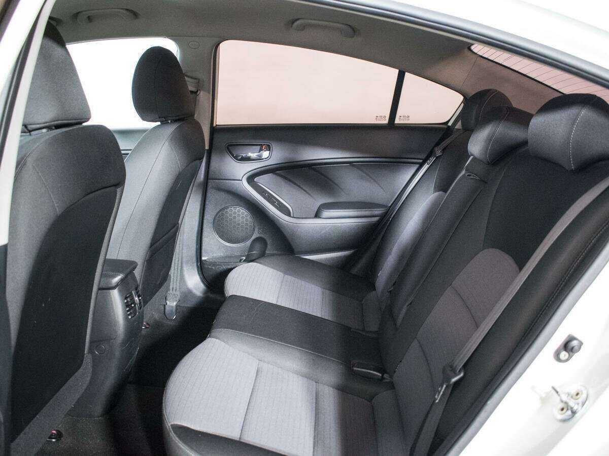 Б/У Киа Церато 2015 года. Фото: #9