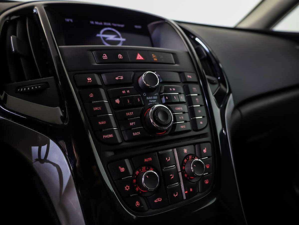 Б/У Опель Астра 2015 года. Фото: #12