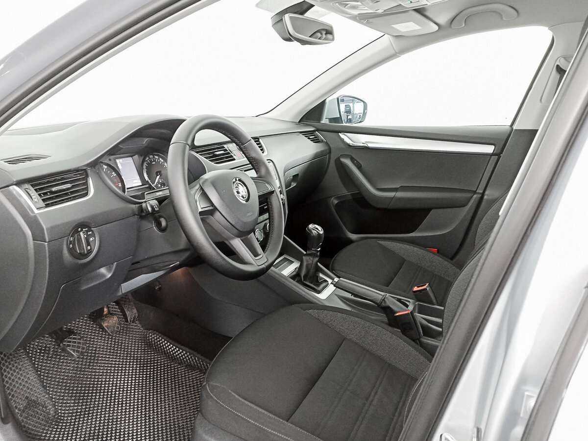 Б/У Шкода Октавия 2017 года. Фото: #11