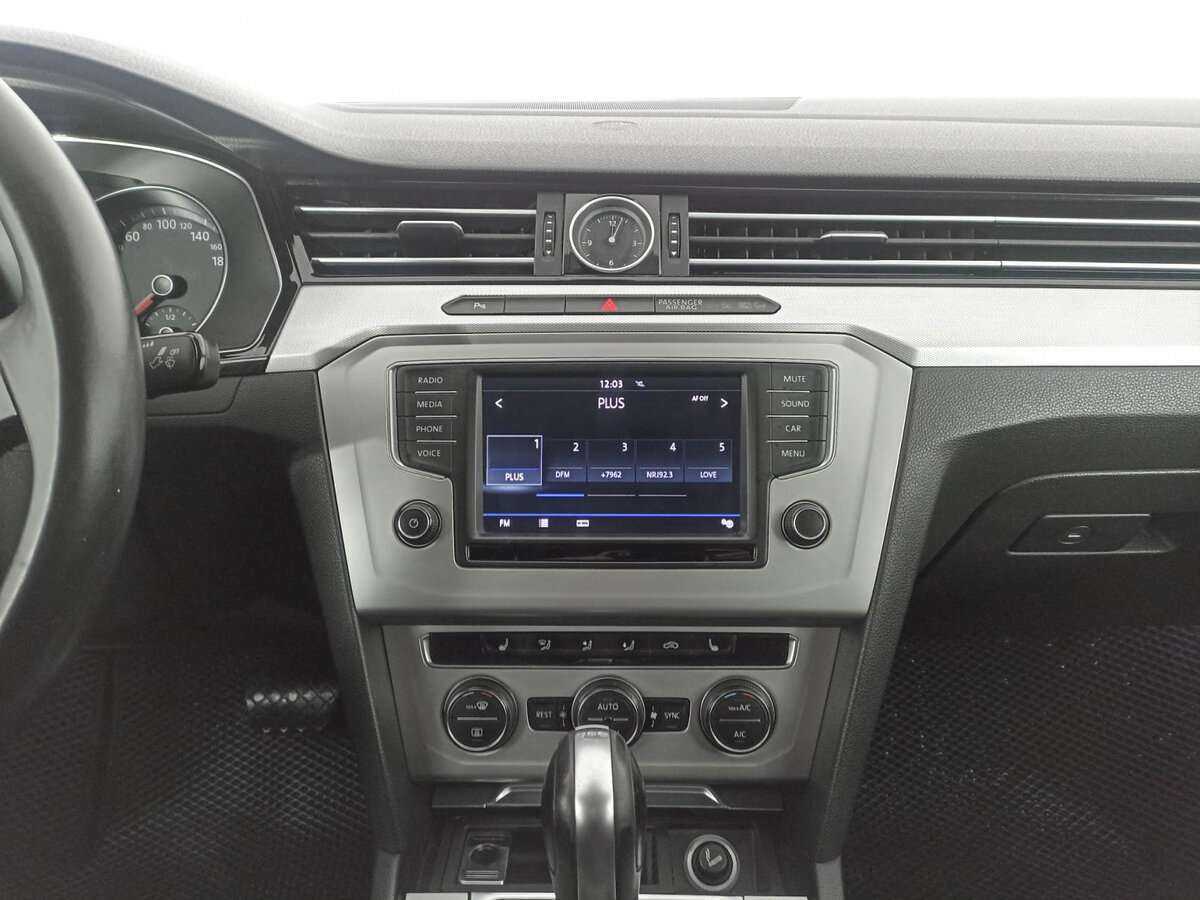 Б/У Фольксваген Пассат 2016 года. Фото: #12