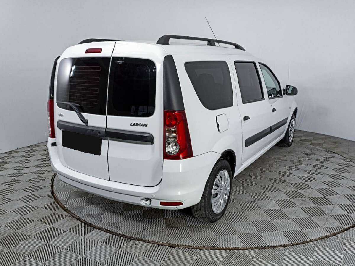 Б/У Лада (ВАЗ) Ларгус 2017 года. Фото: #4