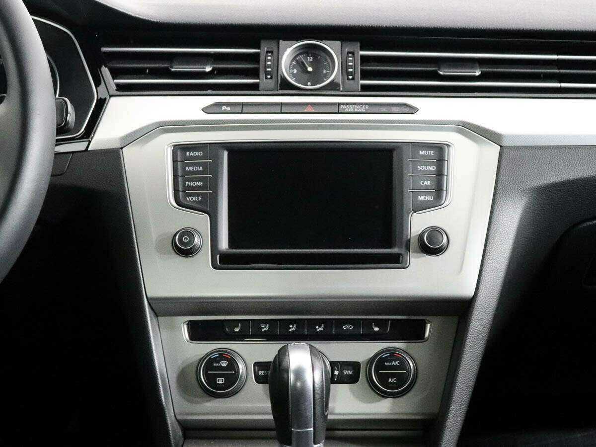 Б/У Фольксваген Пассат 2017 года. Фото: #11