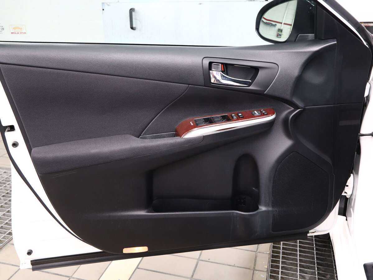 Б/У Тойота Камри 2013 года. Фото: #7