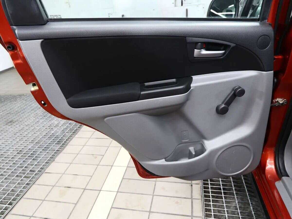 Б/У Сузуки С-Икс4 2013 года. Фото: #17