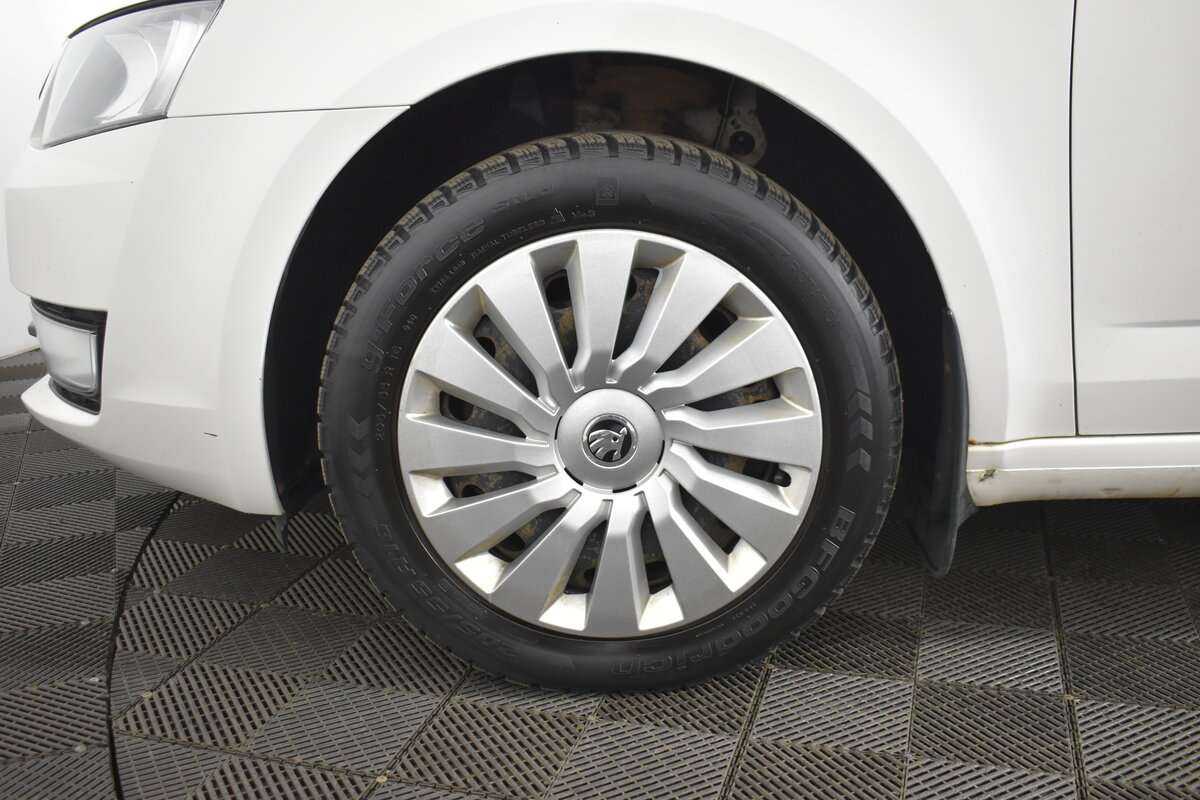 Б/У Шкода Октавия 2014 года. Фото: #10