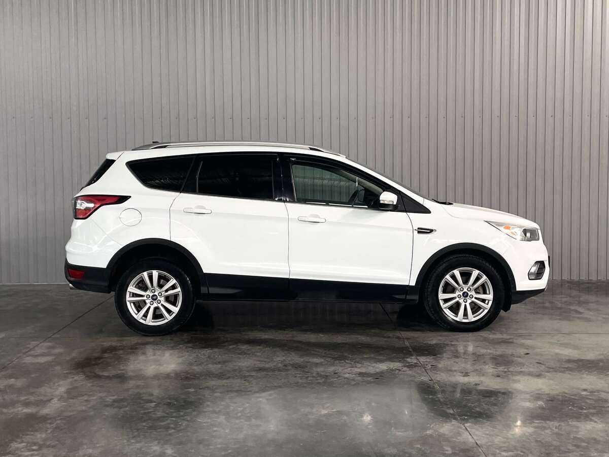 Б/У Форд Куга 2017 года. Фото: #3