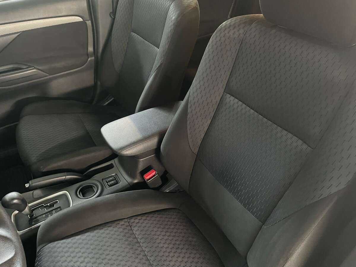 Б/У Митсубиши Оутлэндер 2013 года. Фото: #12