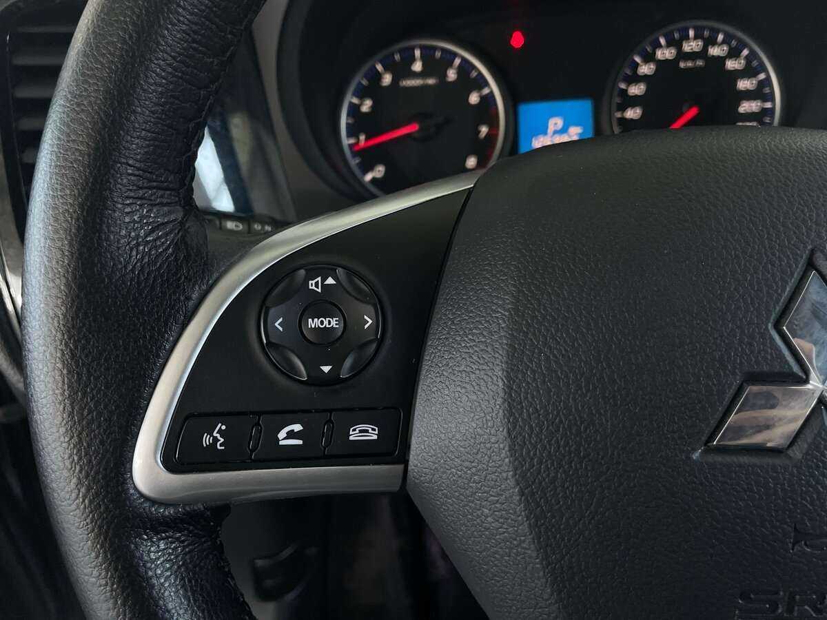 Б/У Митсубиши Оутлэндер 2018 года. Фото: #10