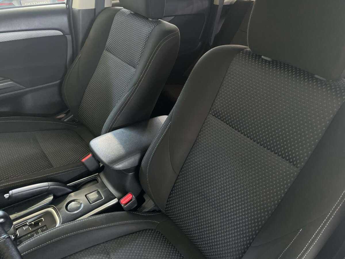 Б/У Митсубиши Оутлэндер 2018 года. Фото: #14