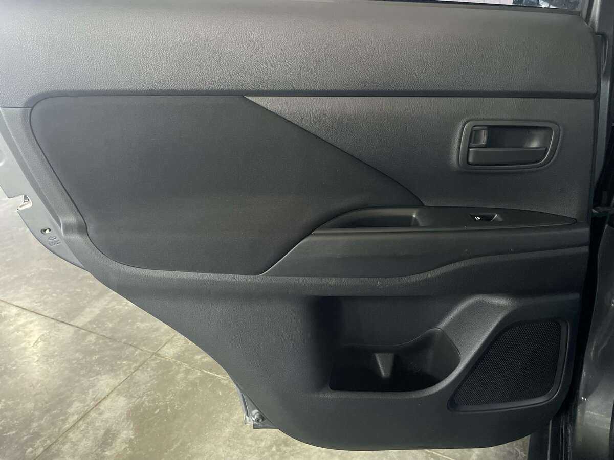 Б/У Митсубиши Оутлэндер 2018 года. Фото: #19