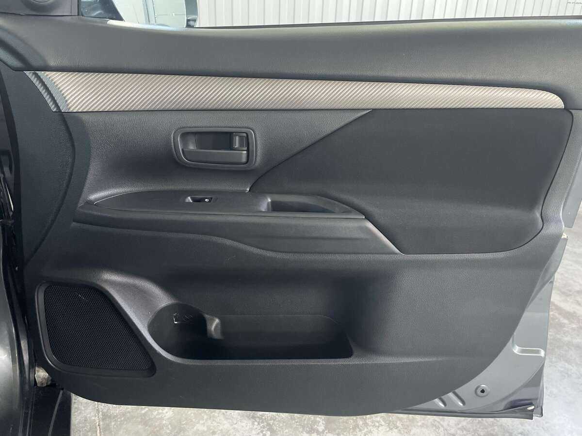 Б/У Митсубиши Оутлэндер 2018 года. Фото: #20