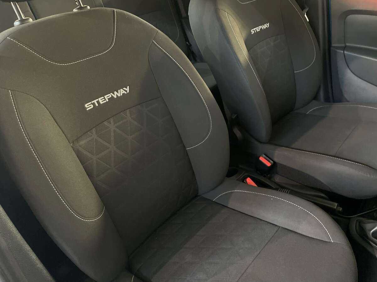 Б/У Рено Сандеро 2018 года. Фото: #13