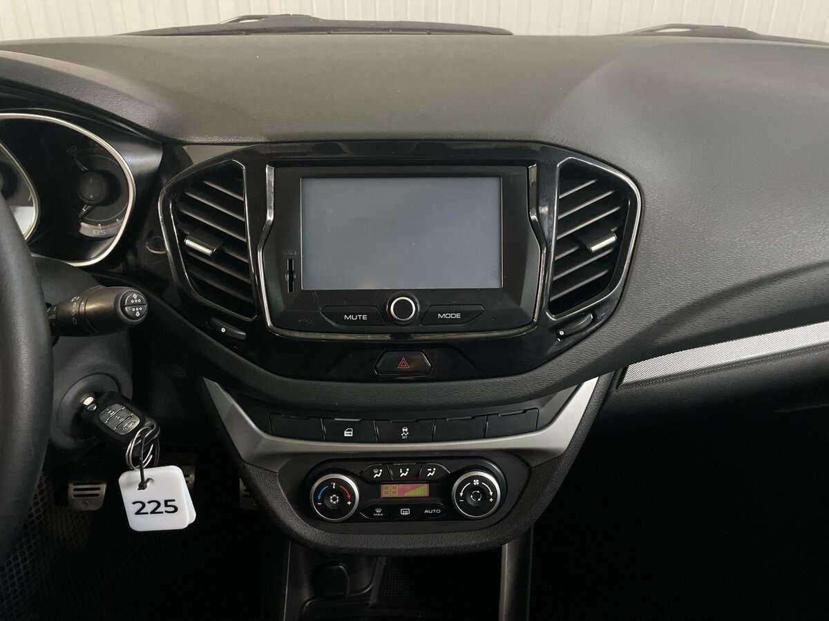 Б/У Лада (ВАЗ) Веста 2017 года. Фото: #10