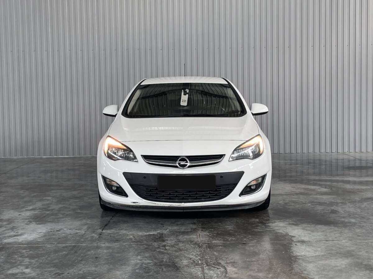 Б/У Опель Астра 2013 года. Фото: #1