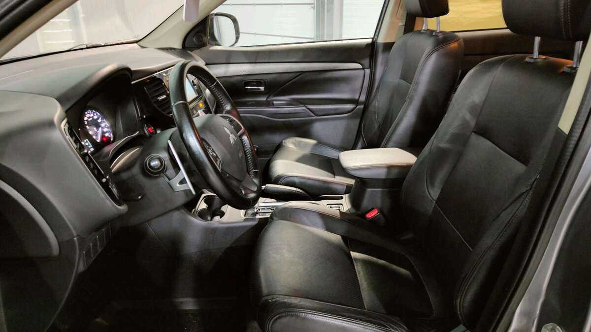 Б/У Митсубиши Оутлэндер 2012 года. Фото: #11